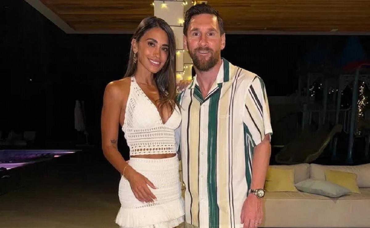 El año nuevo de Messi y Anto Rocuzzo: entre besos, cumbia y su jarrita nueva