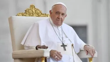 Francisco muestra una leve mejoría, según el último parte médico